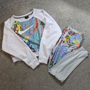 Nike Hyper Femme Cropped Long Sleeve Shirt and Leggings Set